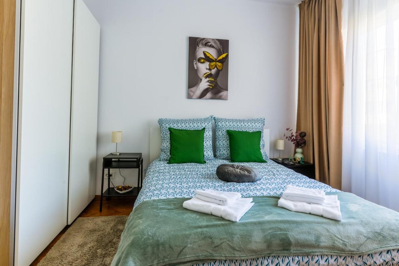 Ultracentral Golden Gatehouse 3 Bdrm Bukares Bagian luar foto