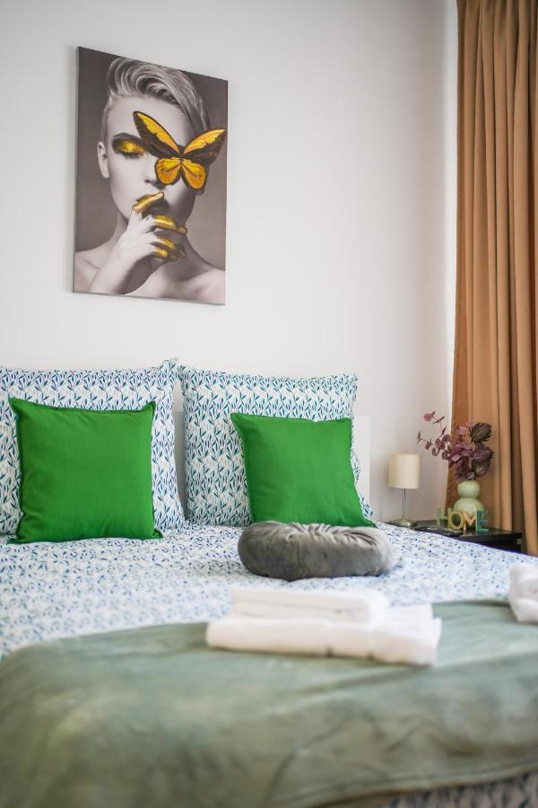 Ultracentral Golden Gatehouse 3 Bdrm Bukares Bagian luar foto