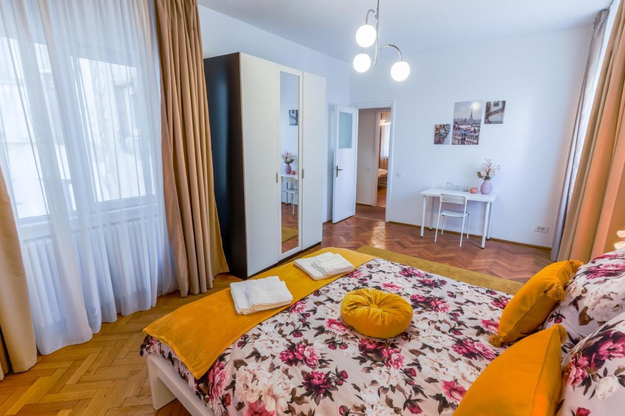 Ultracentral Golden Gatehouse 3 Bdrm Bukares Bagian luar foto