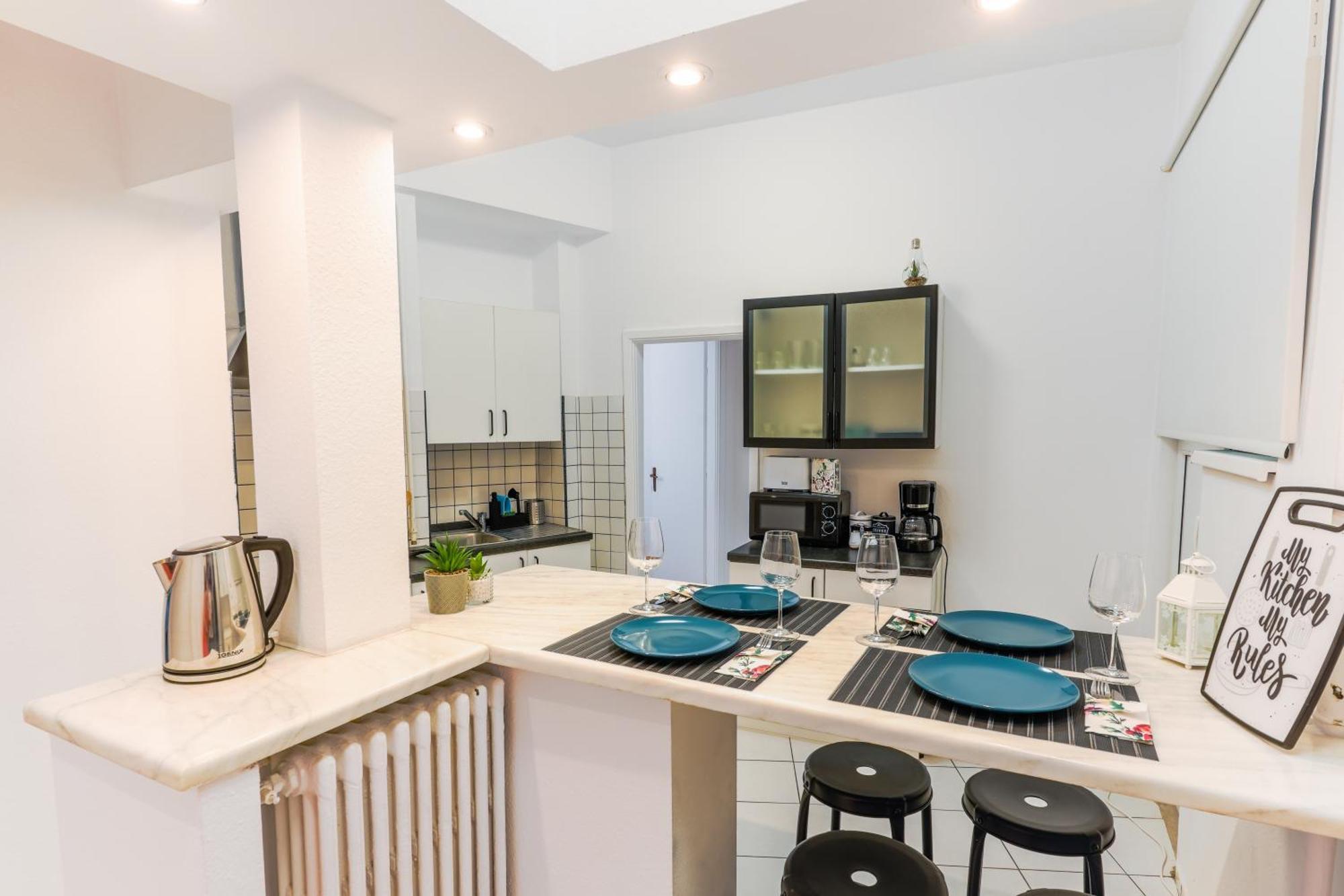 Ultracentral Golden Gatehouse 3 Bdrm Bukares Bagian luar foto