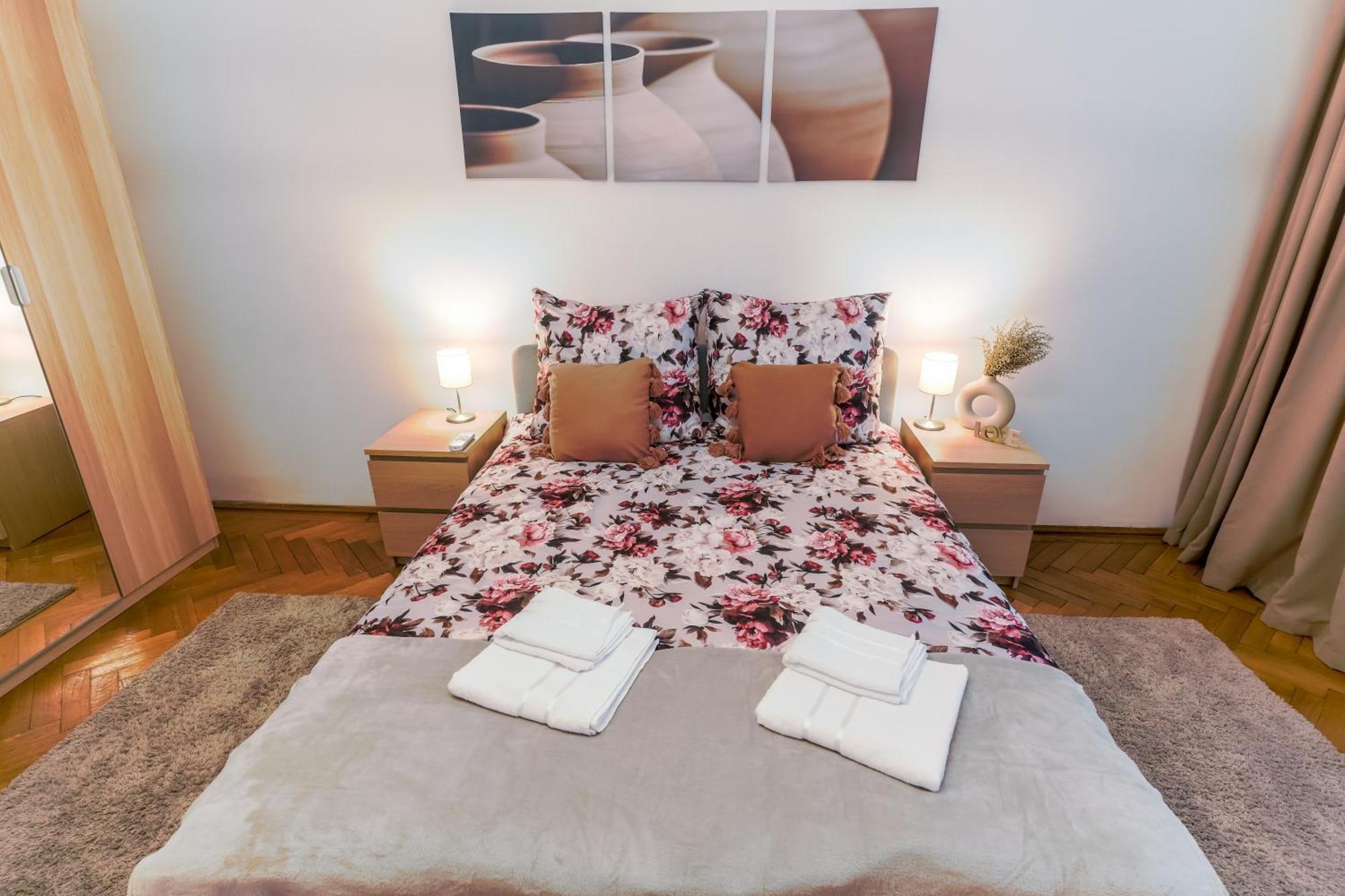 Ultracentral Golden Gatehouse 3 Bdrm Bukares Bagian luar foto