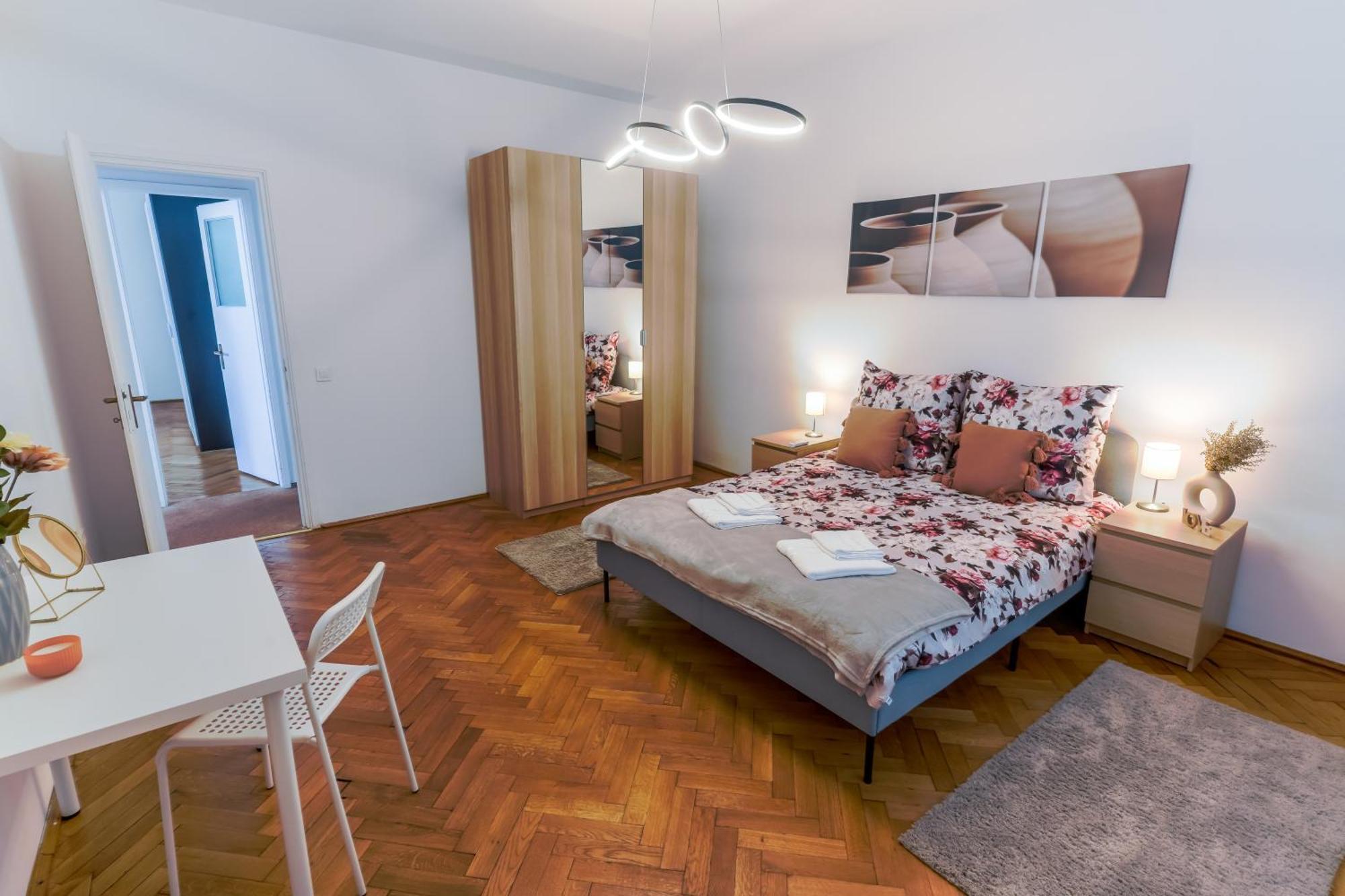 Ultracentral Golden Gatehouse 3 Bdrm Bukares Bagian luar foto