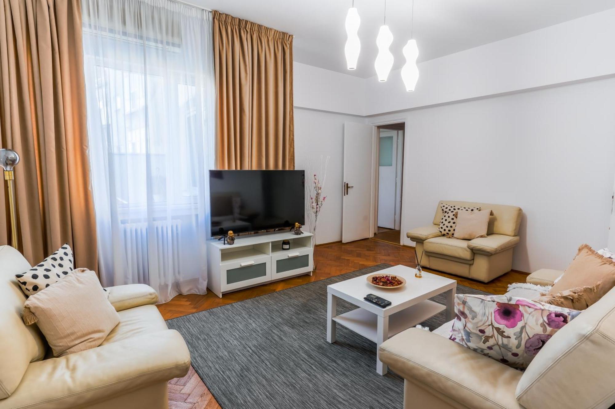 Ultracentral Golden Gatehouse 3 Bdrm Bukares Bagian luar foto